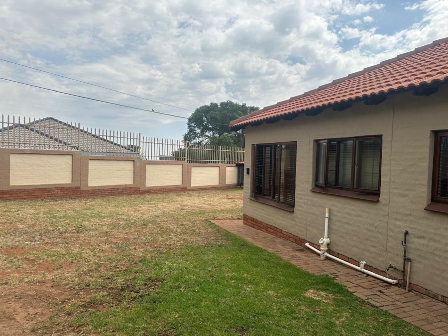 To Let 3 Bedroom Property for Rent in Safari Gardens North West